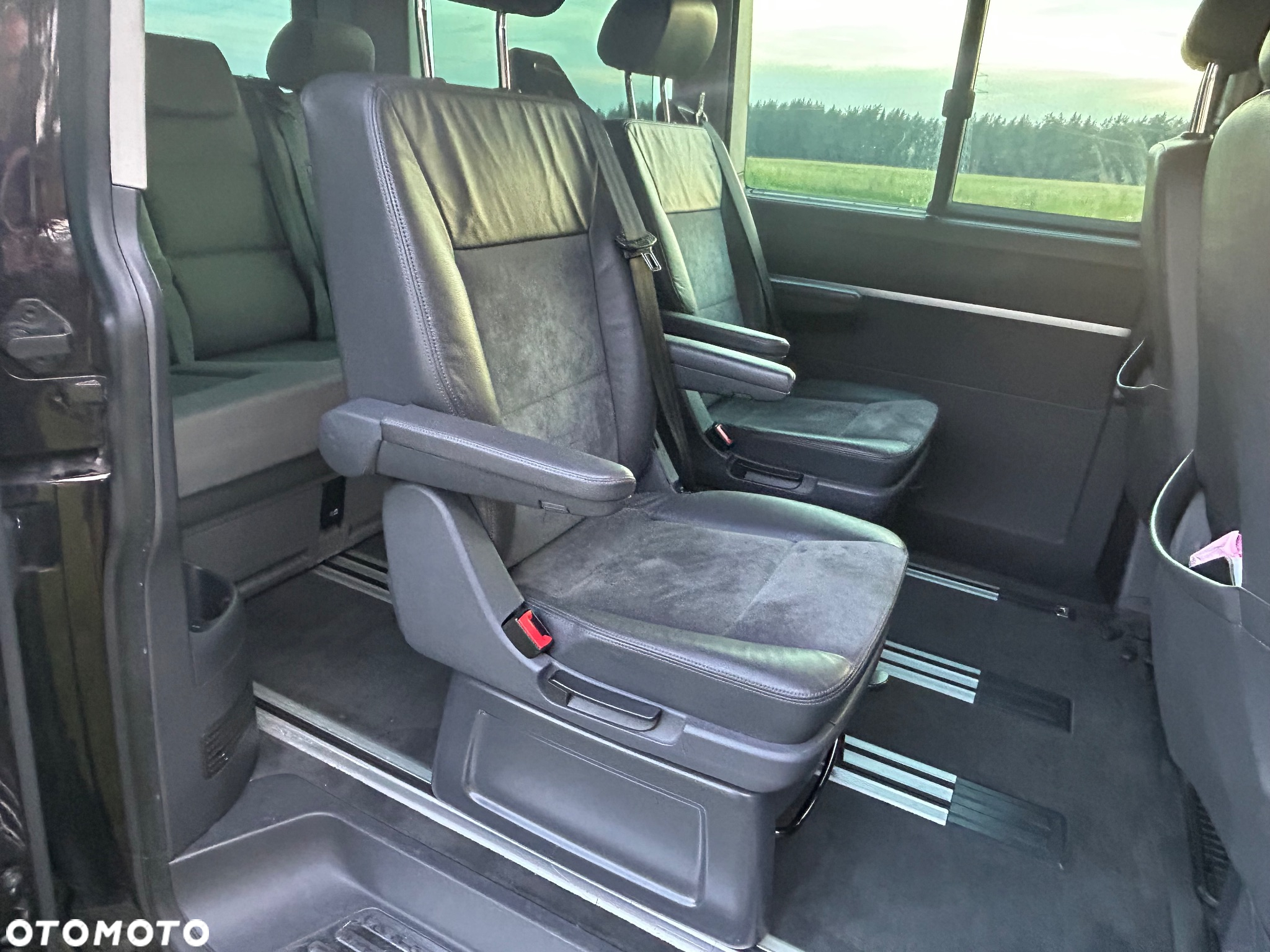 Volkswagen Multivan - 7
