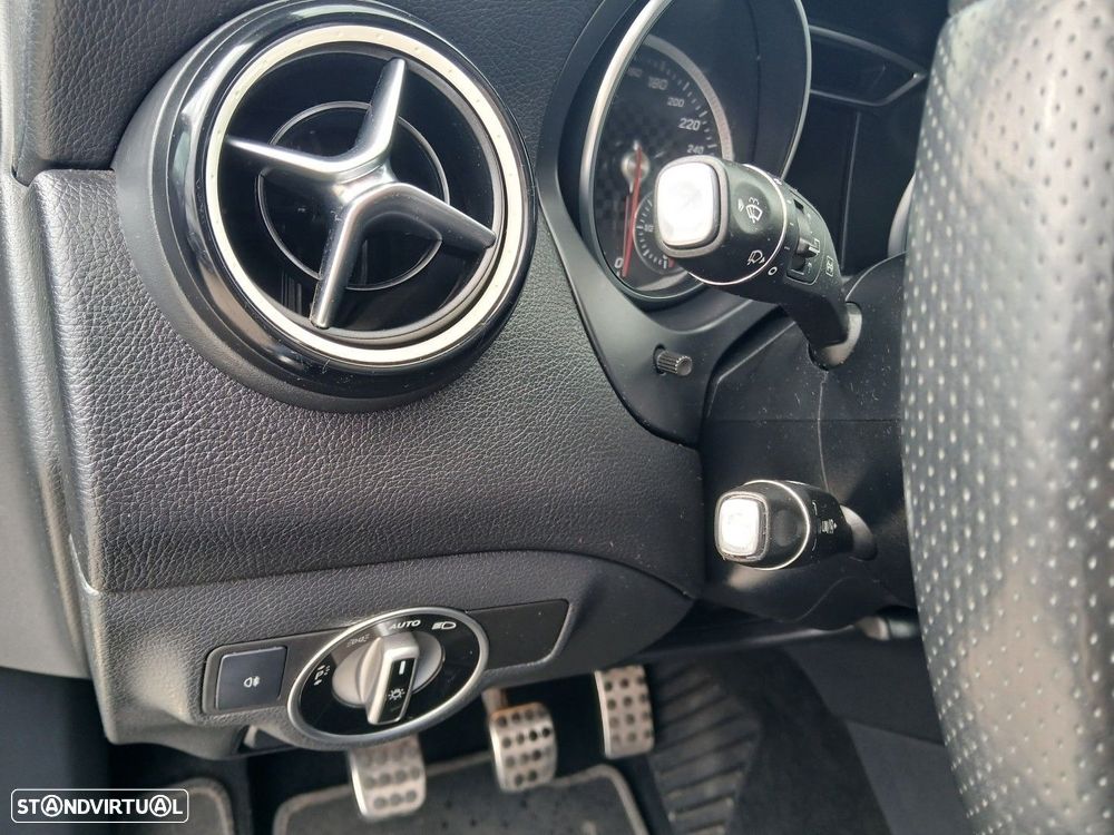 Mercedes-Benz A 200 d AMG Line - 21