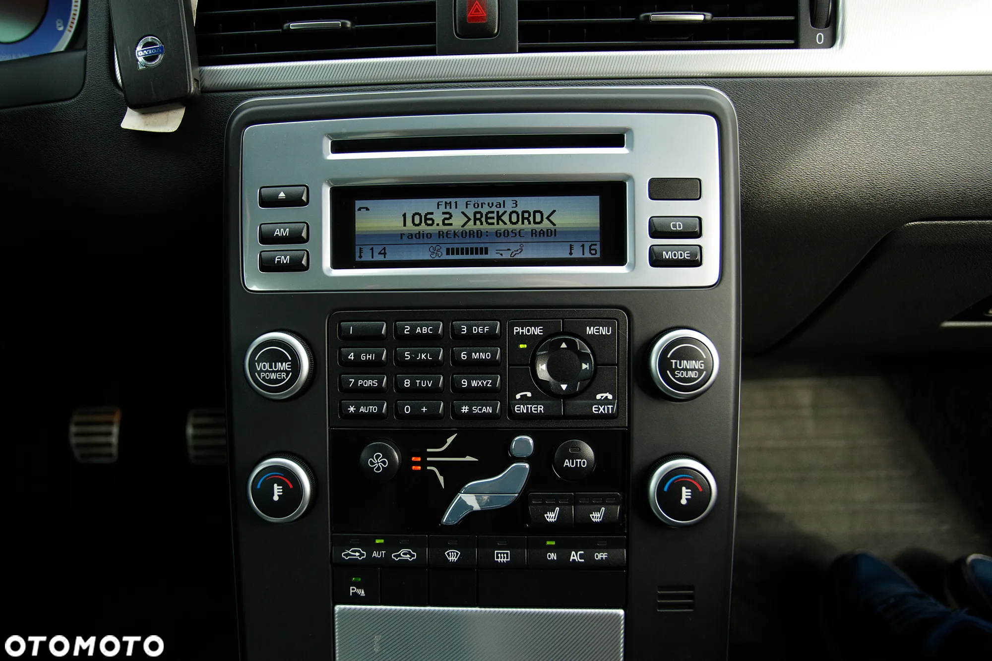 Volvo V70 2.5T R-Design Summum - 33
