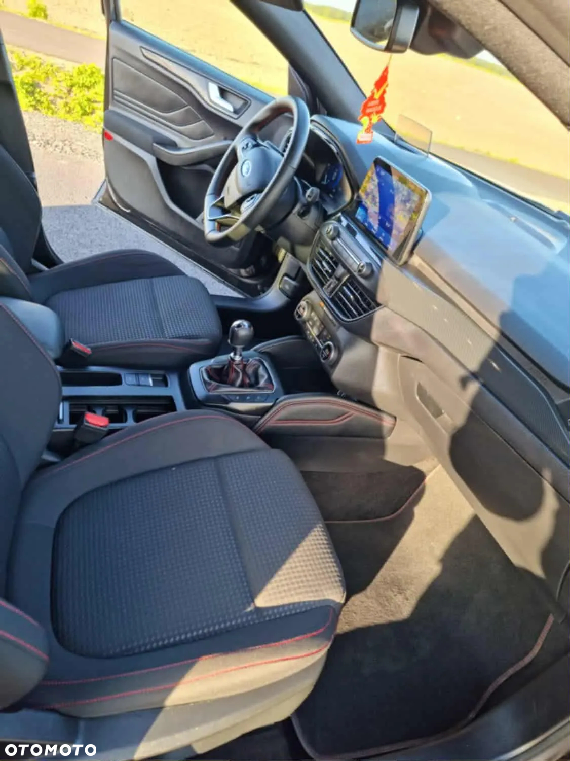 Ford Focus 1.0 EcoBoost Hybrid ST-LINE X - 11