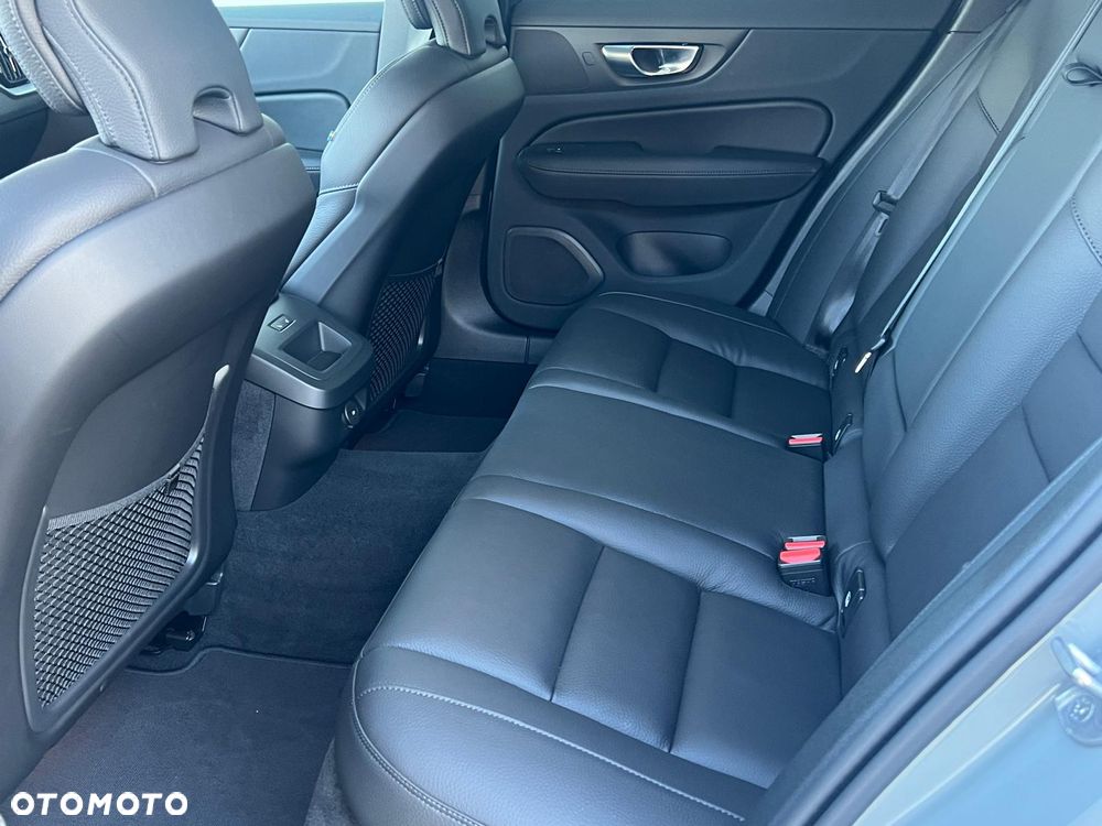 Volvo V60 B4 B Plus Dark - 22