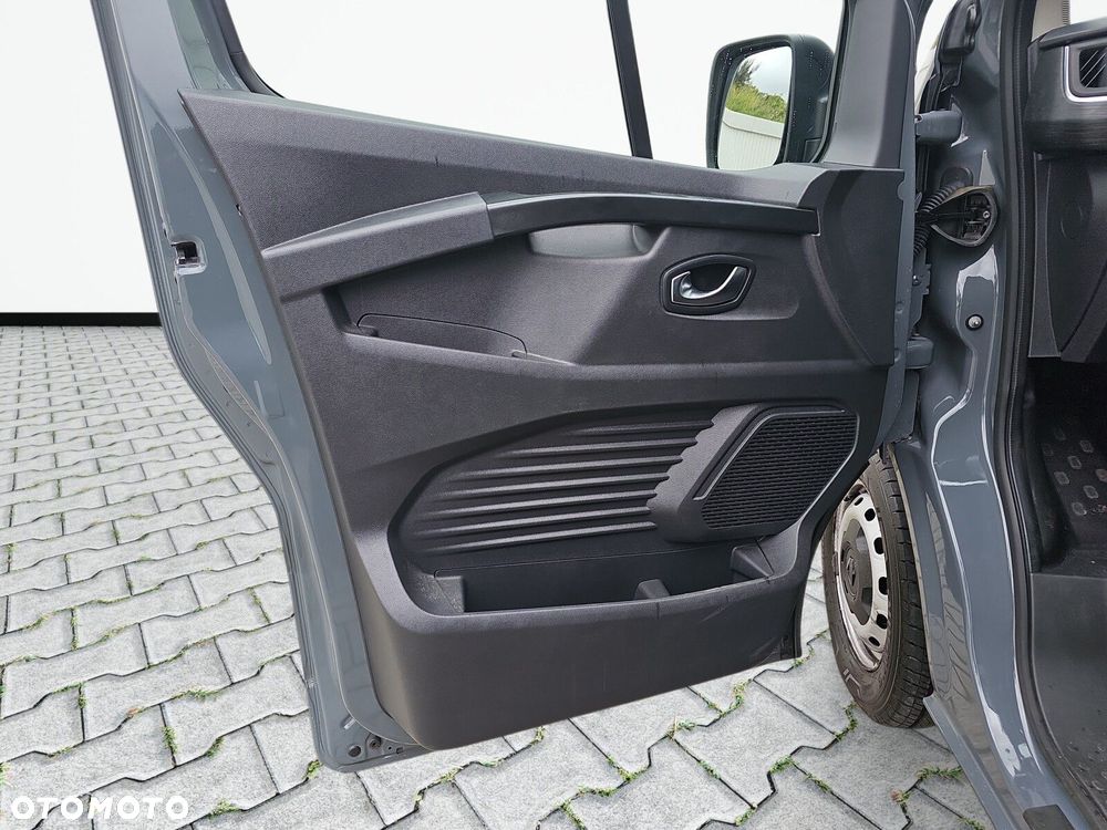 Renault Trafic - 16