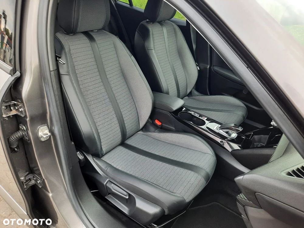 Peugeot 2008 1.2 Pure Tech GPF Allure S&S EAT6 - 21