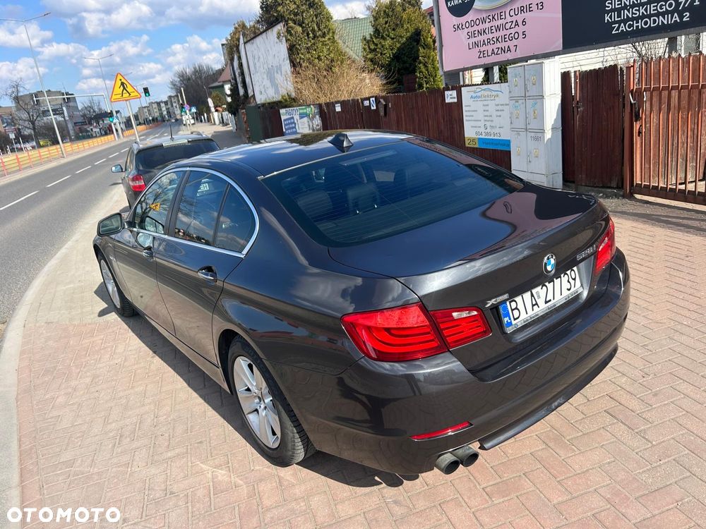 BMW Seria 5 528i xDrive Luxury Line - 13