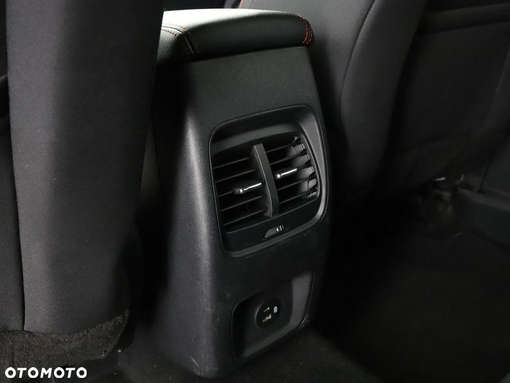 Ford Kuga 2.0 TDCi 2x4 ST-Line - 37
