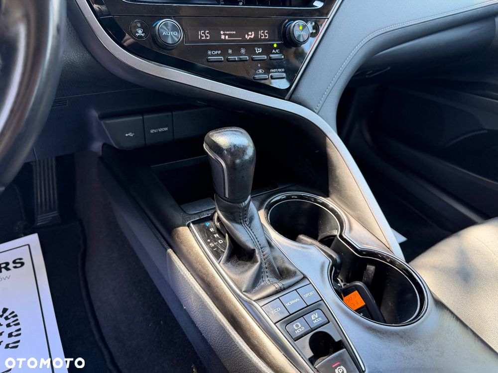 Toyota Camry 2.5 Hybrid Comfort CVT - 25