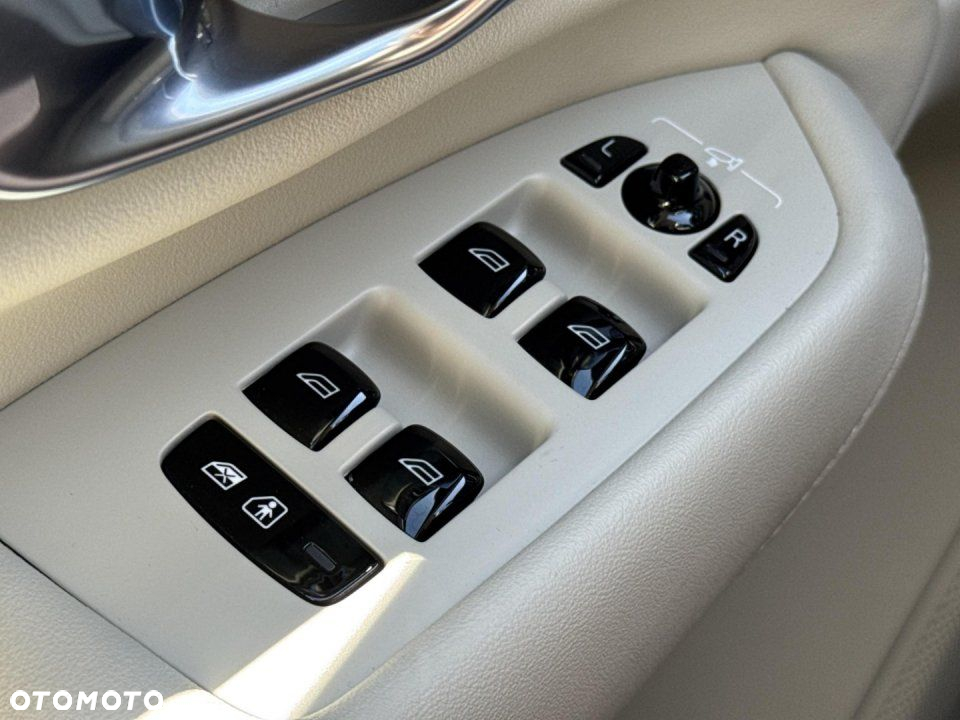 Volvo XC 90 - 22