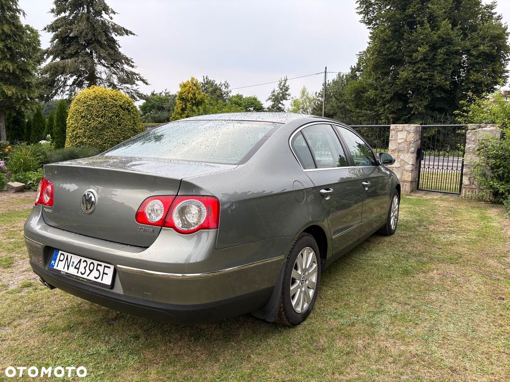 Volkswagen Passat 2.0 FSI Comfortline - 6