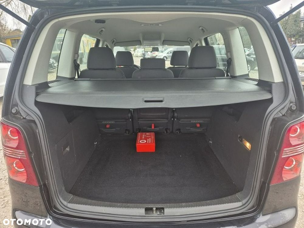 Volkswagen Touran - 17