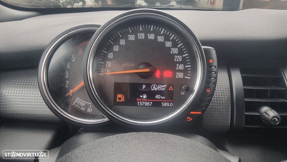 MINI 5 Portas Cooper D Auto - 7