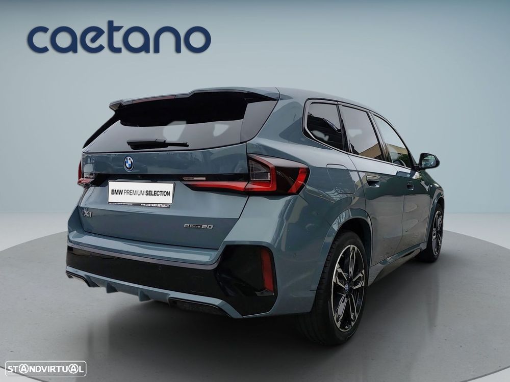 BMW iX1 eDrive20 Pack Desportivo M - 8