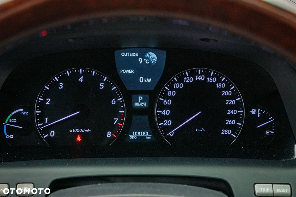 Lexus LS - 22