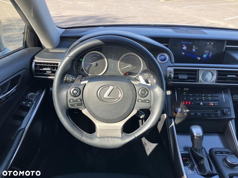 Lexus IS - 12