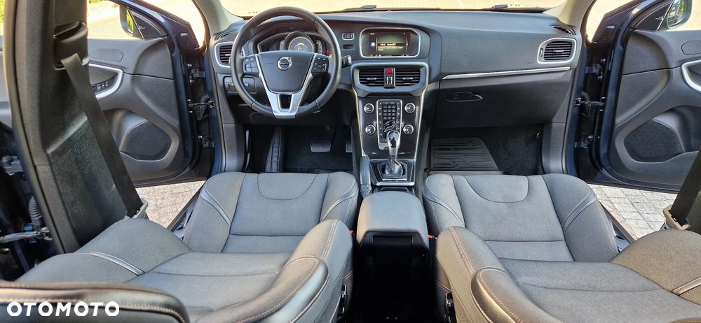 Volvo V40 T3 Drive-E R-Ocean Race - 12