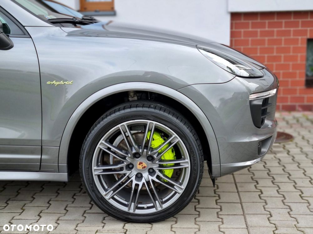 Porsche Cayenne - 4