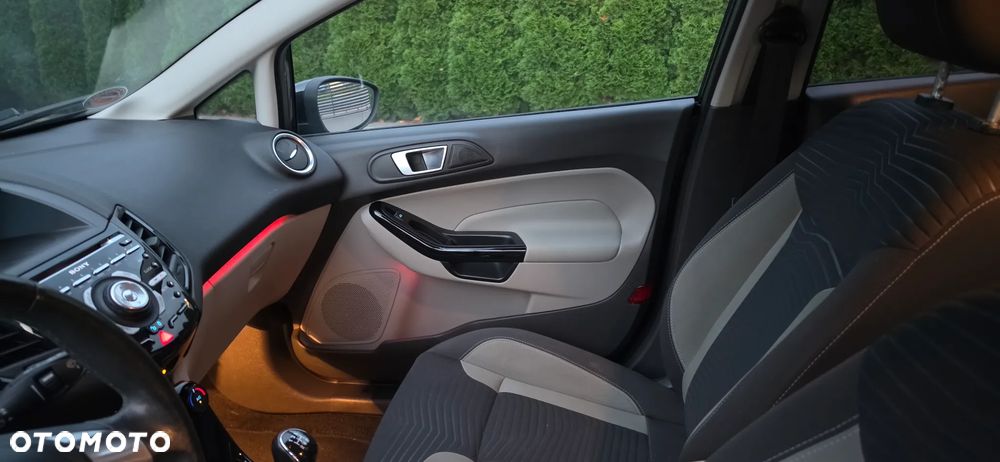 Ford Fiesta 1.0 EcoBoost Titanium ASS - 24