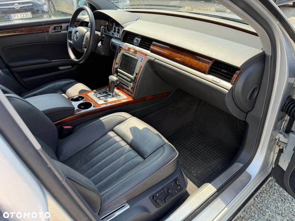 Volkswagen Phaeton 4.2 V8 4MOTION Automatik (5 Sitzer) - 23