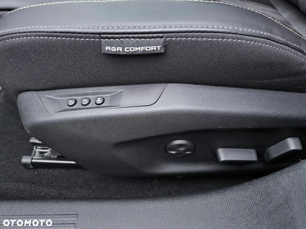 Peugeot 408 HYBRID 136 e-DSC6 GT - 8