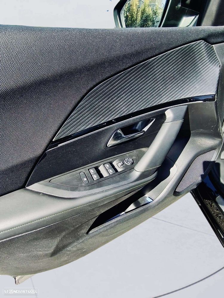 Peugeot e-2008 156 GT Exclusive - 17