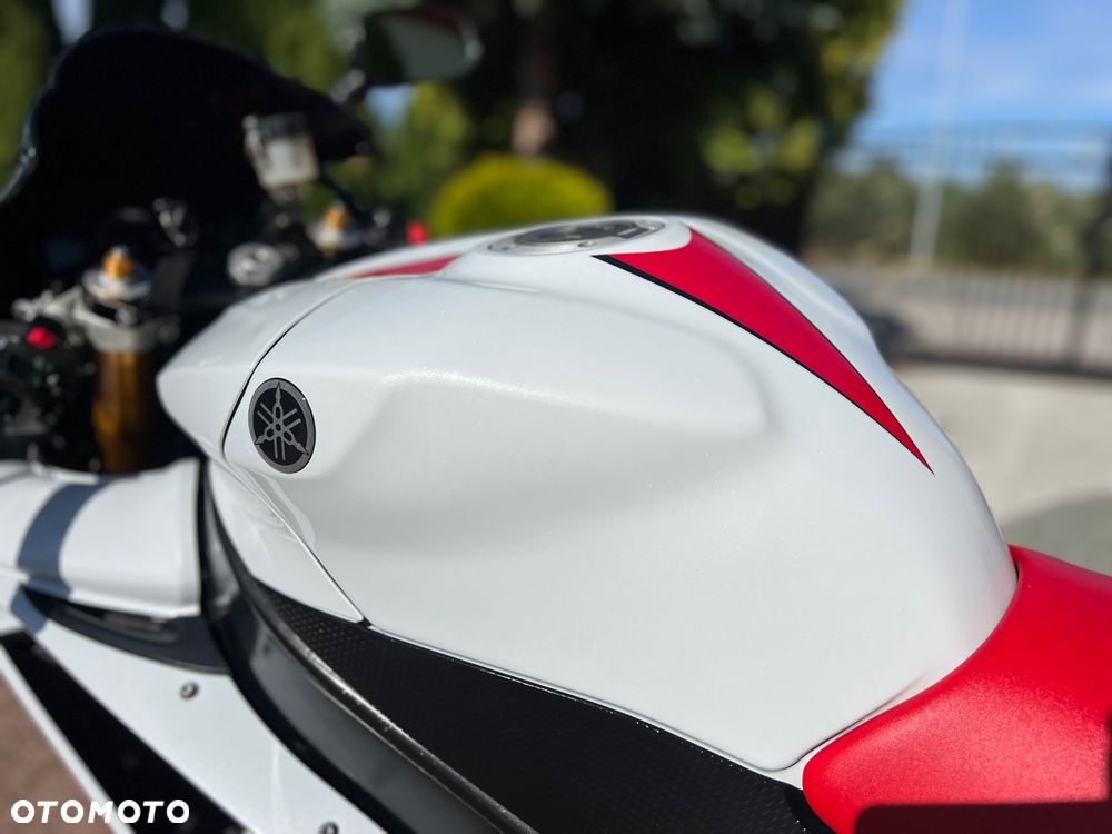 Yamaha R1 - 29