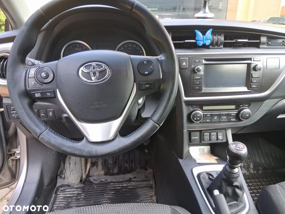 Toyota Auris 1.6 Premium Comfort - 5