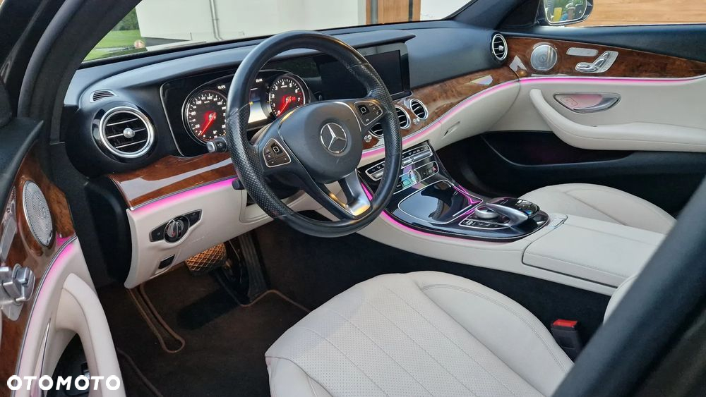Mercedes-Benz Klasa E 300 9G-TRONIC AMG Line - 25