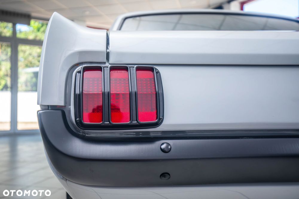 Ford Mustang - 10