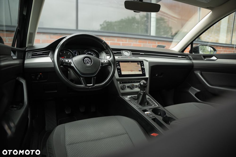Volkswagen Passat 1.6 TDI BMT Trendline - 28