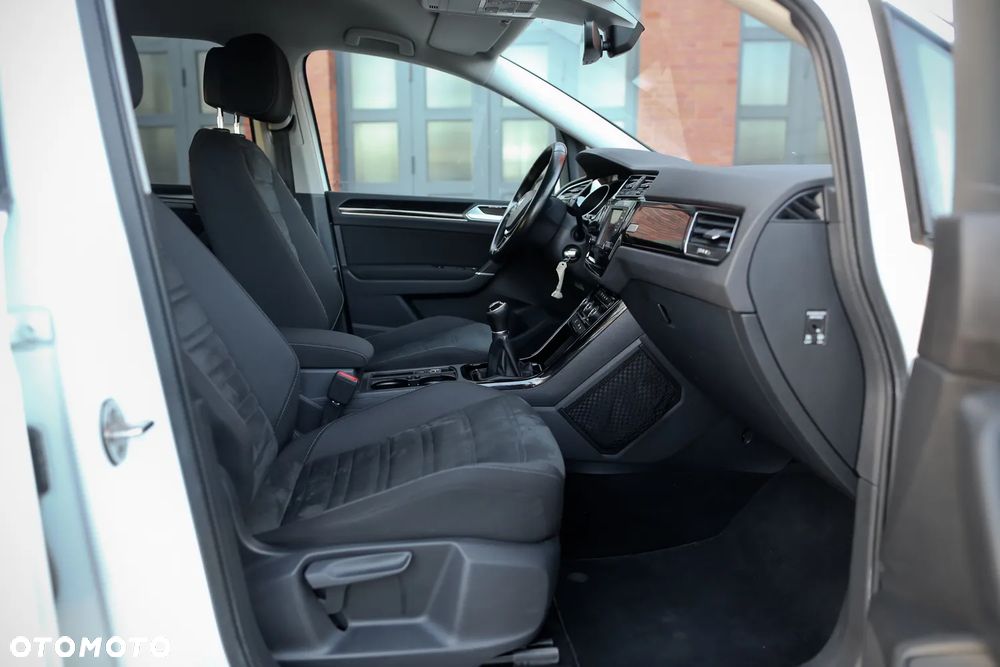 Volkswagen Touran 2.0 TDI SCR Highline - 25
