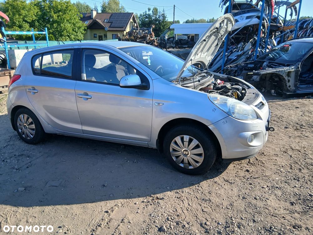 Hyundai I20 08- 1.2 B G4la SIlnik skrzynia  drzwi zderzak maska błotnik klapa  lakier FG