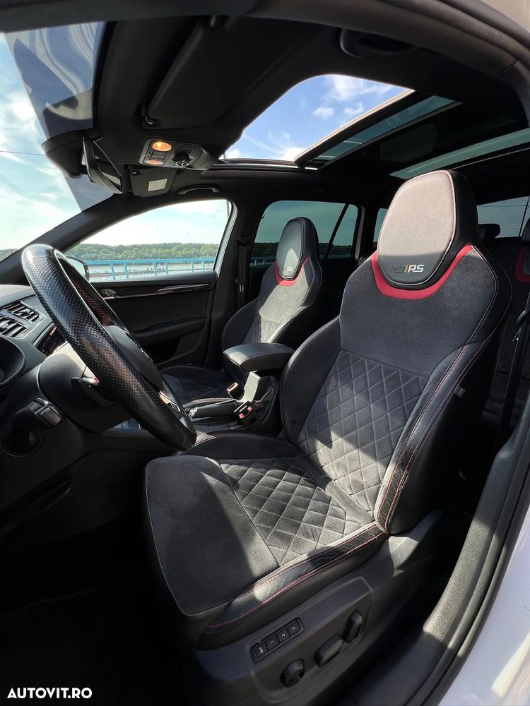 Skoda Octavia Combi Diesel 2.0 TDI DSG RS - 2