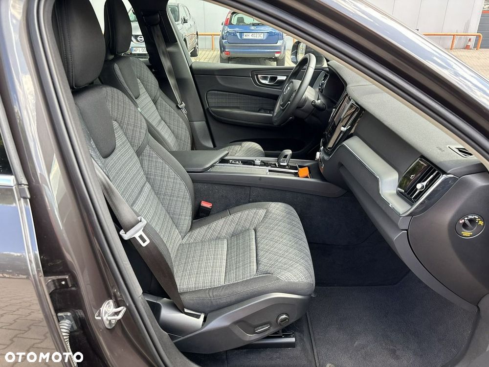 Volvo XC 60 B4 D Momentum Pro - 19