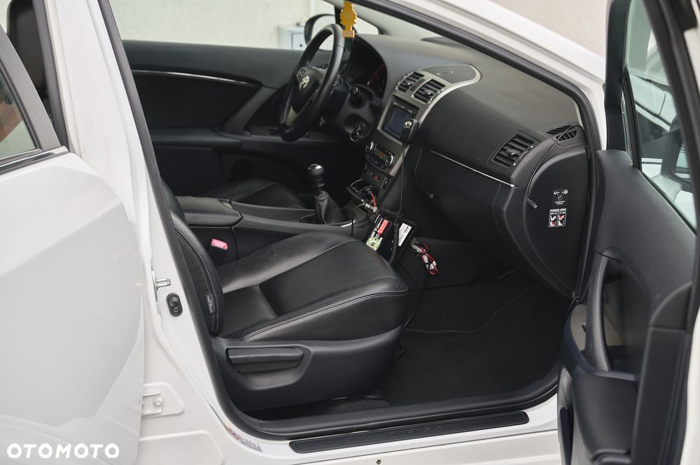 Toyota Avensis 2.0 D-4D Executive - 27