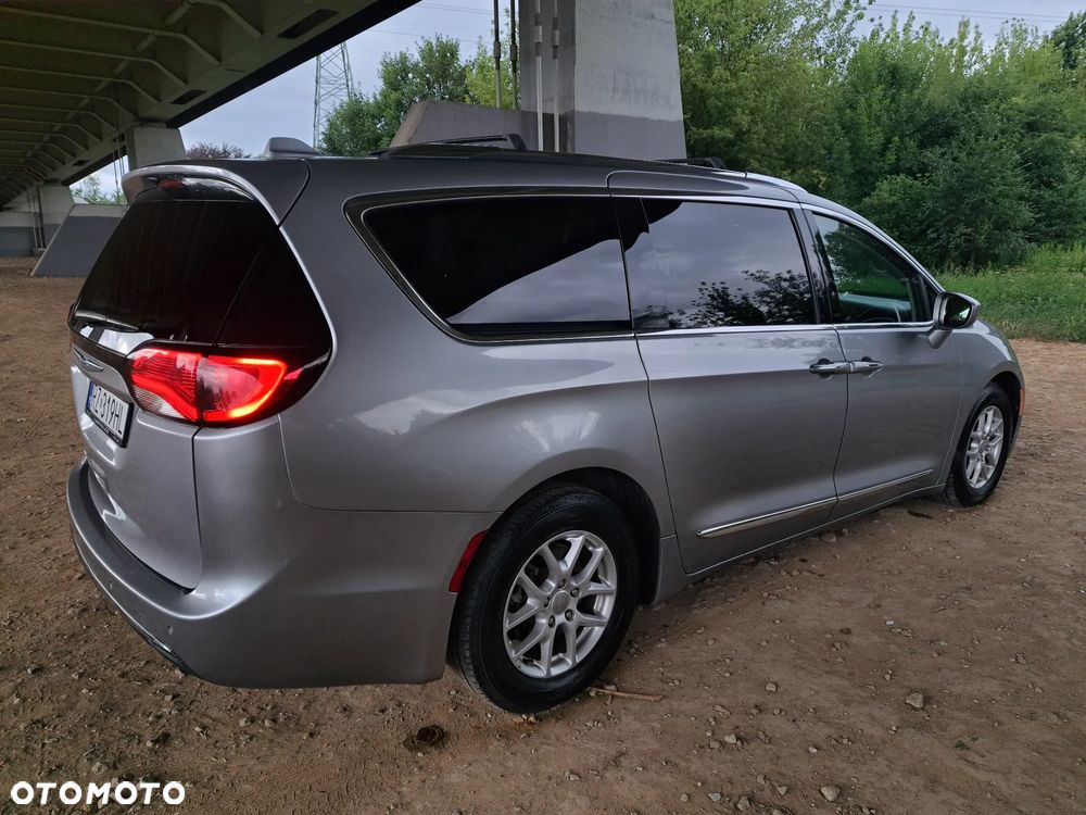 Chrysler Pacifica - 8