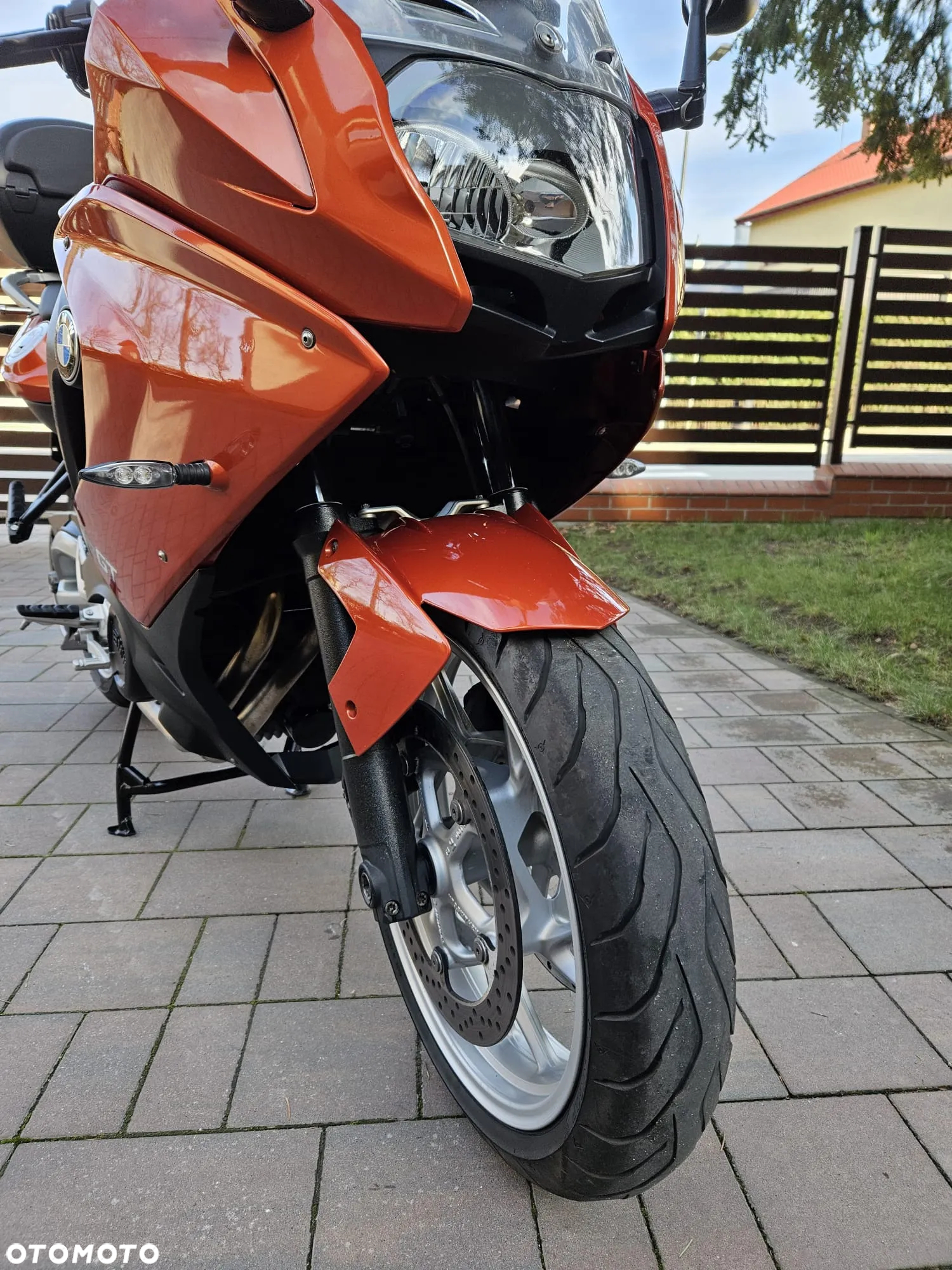 BMW F - 17