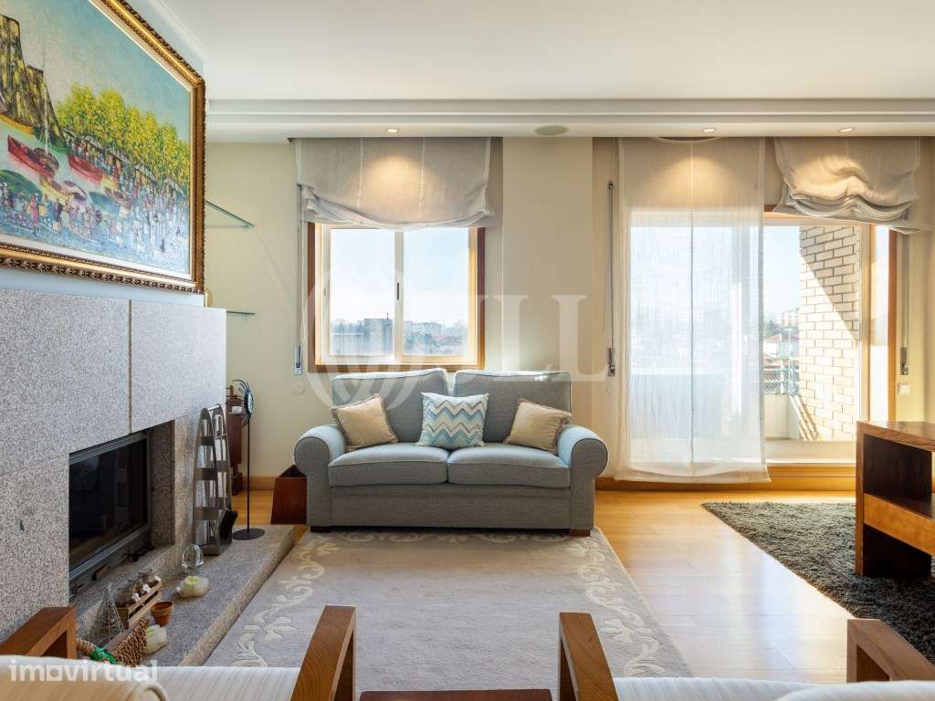 Apartamento T4 mobilado, com garagem, nas Antas, Porto - Grande imagem: 5/27