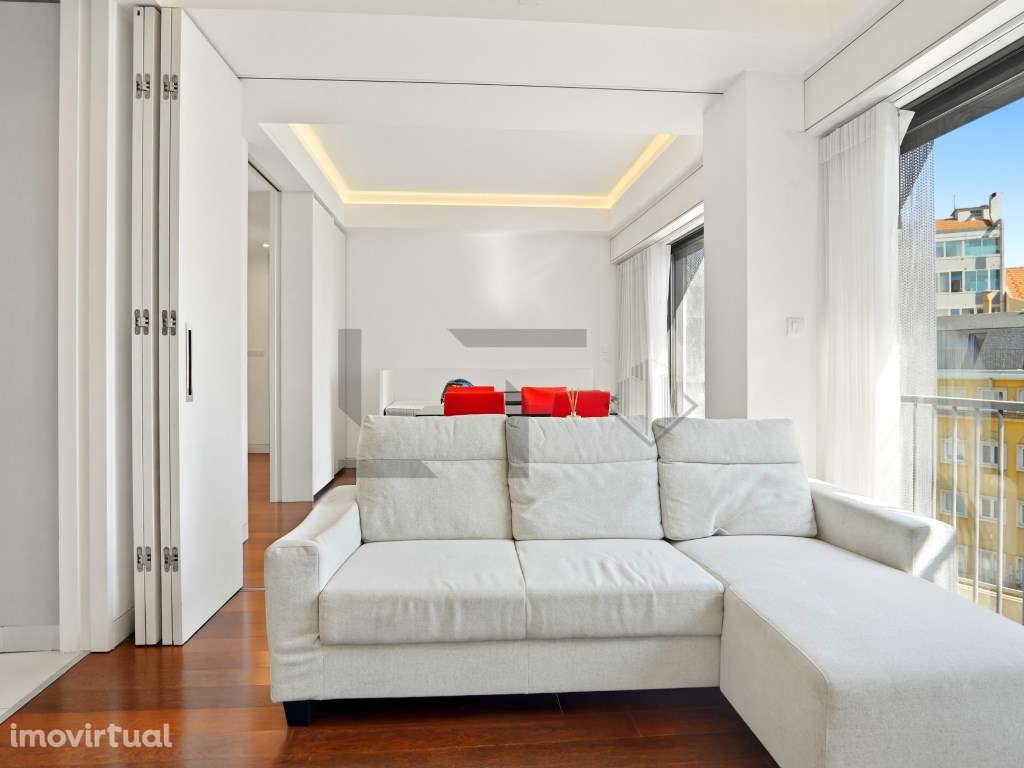 Luminoso T1+1 com Cozinha Totalmente Equipada, Garagem Incluída e E... - Grande imagem: 2/34