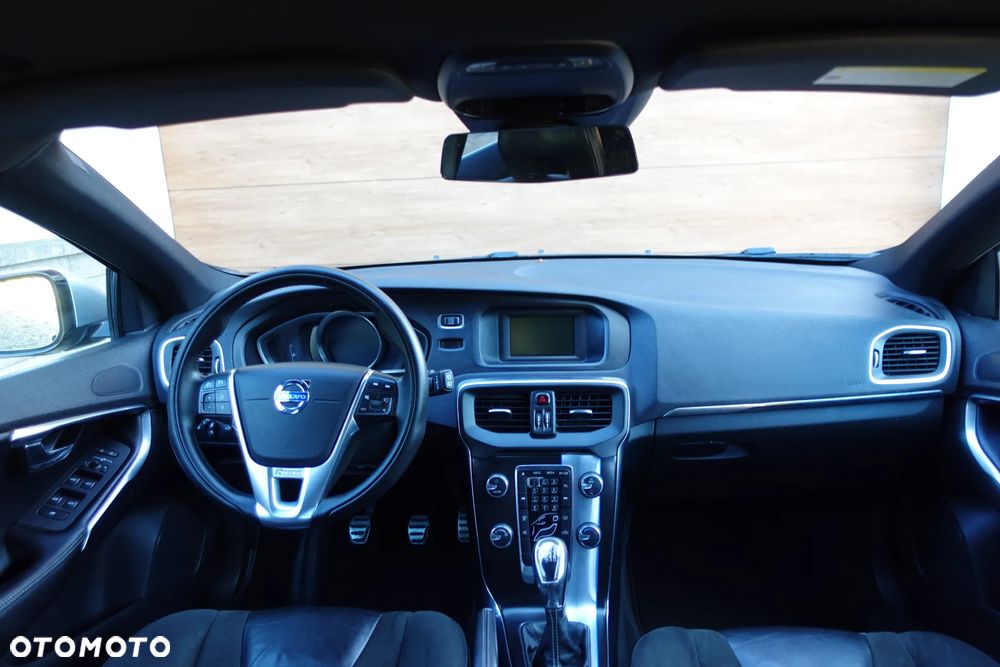 Volvo V40 D2 R Design - 6