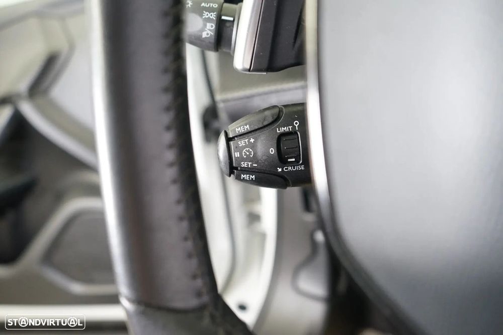 Peugeot 2008 1.2 PureTech Allure Pack EAT8 - 27