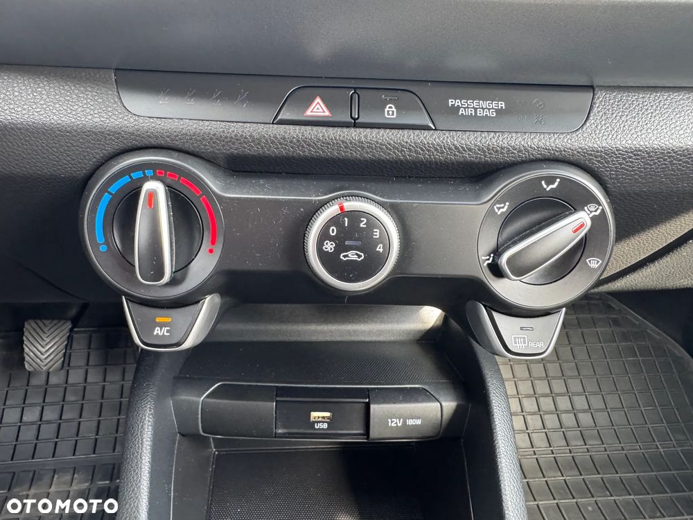 Kia Stonic 1.2 L - 14