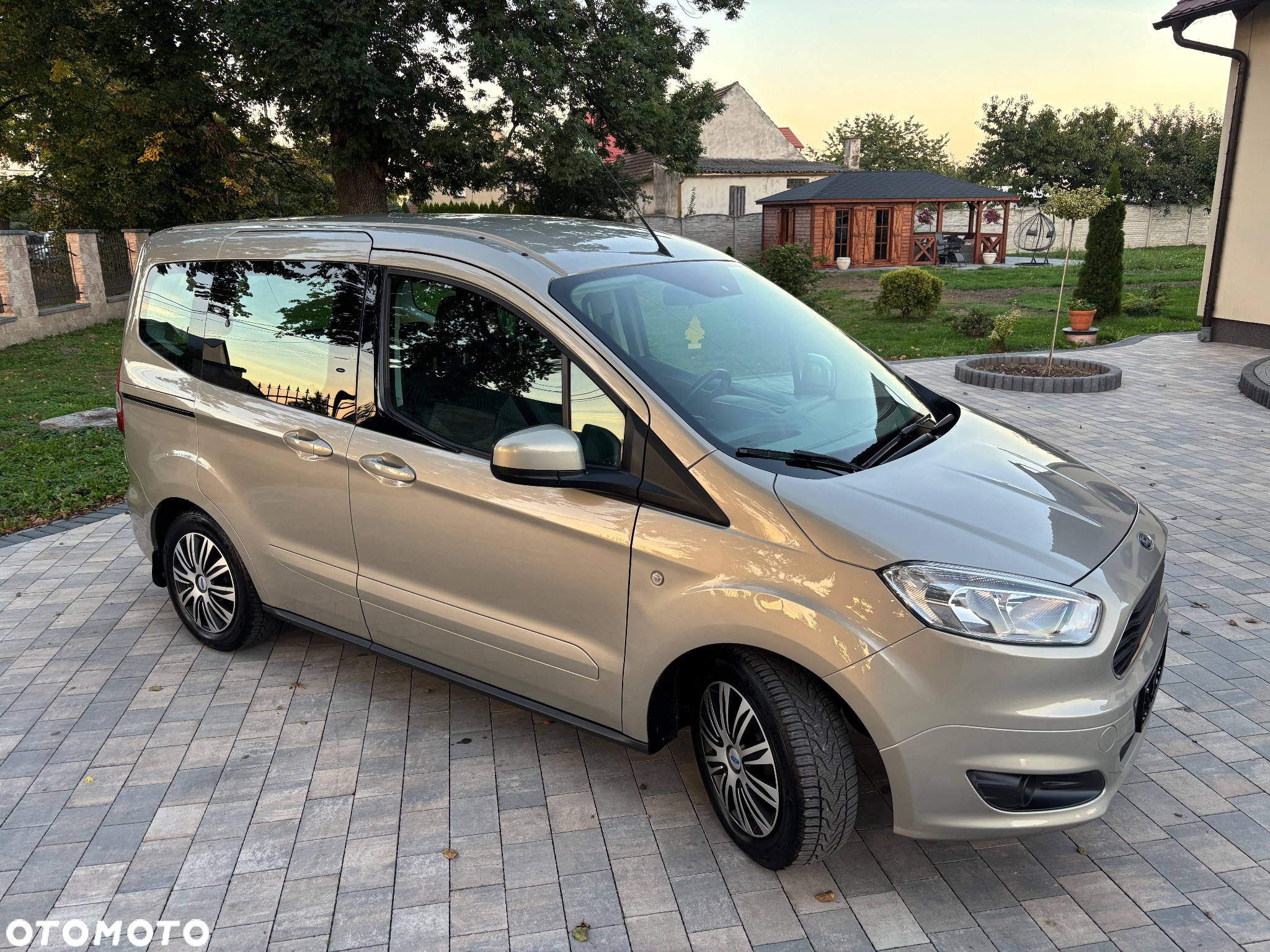 Ford Tourneo Courier 1.0 EcoBoost Titanium - 10
