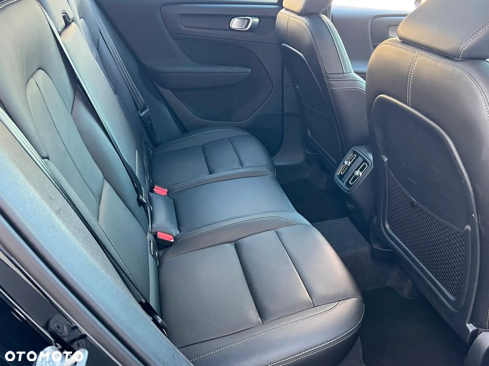 Volvo XC 40 B4 AWD Ultimate Dark - 29