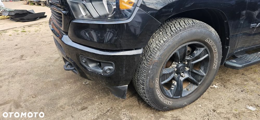 RAM 1500 V 5 2019- Big Horn 5.7 HEMI KOLOR PXJ Kompletny przód Maska Zderzak Reflektor Lampa Błotnik Pas Wzmocnienie czołowe chłodnice Komplet chłodnic z wentylatorem Listwa Maskownica - 11
