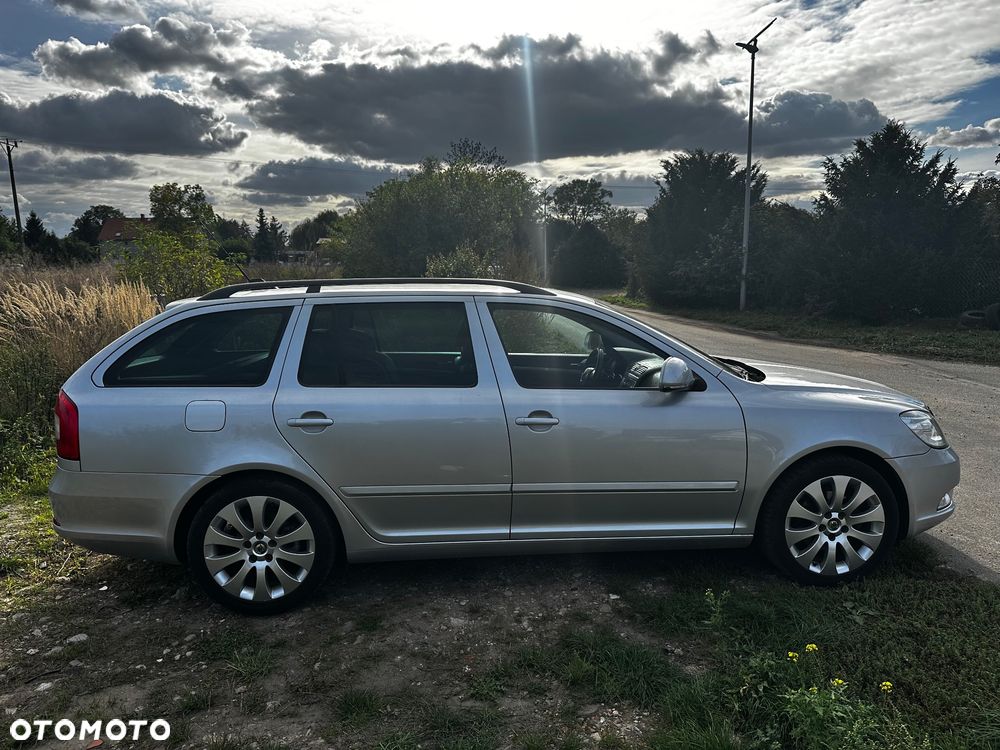 Skoda Octavia Combi 2.0 TDI DPF DSG Elegance - 4
