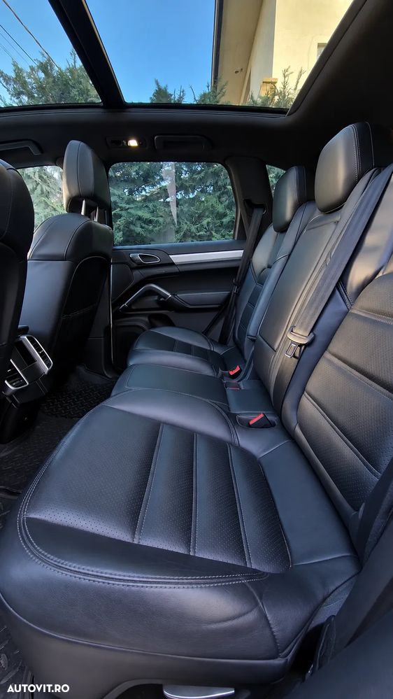 Porsche Cayenne - 16