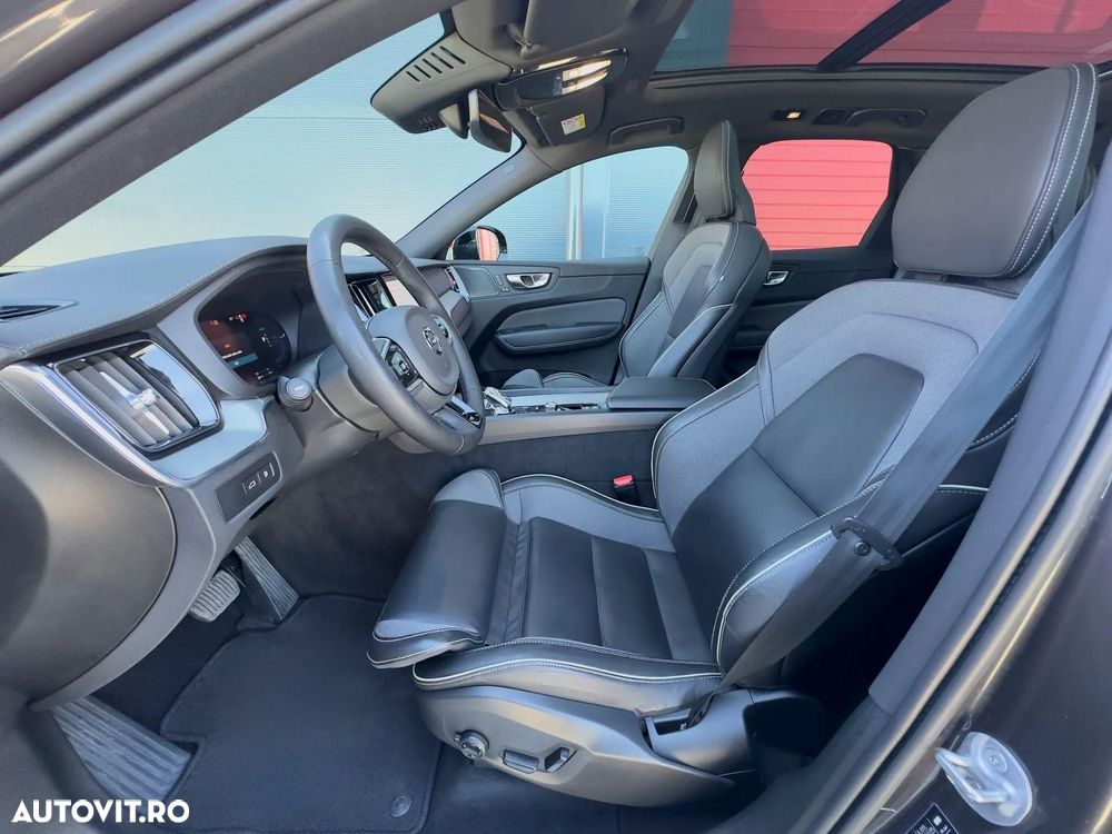 Volvo XC 60 T6 AWD Recharge Plus Dark - 11