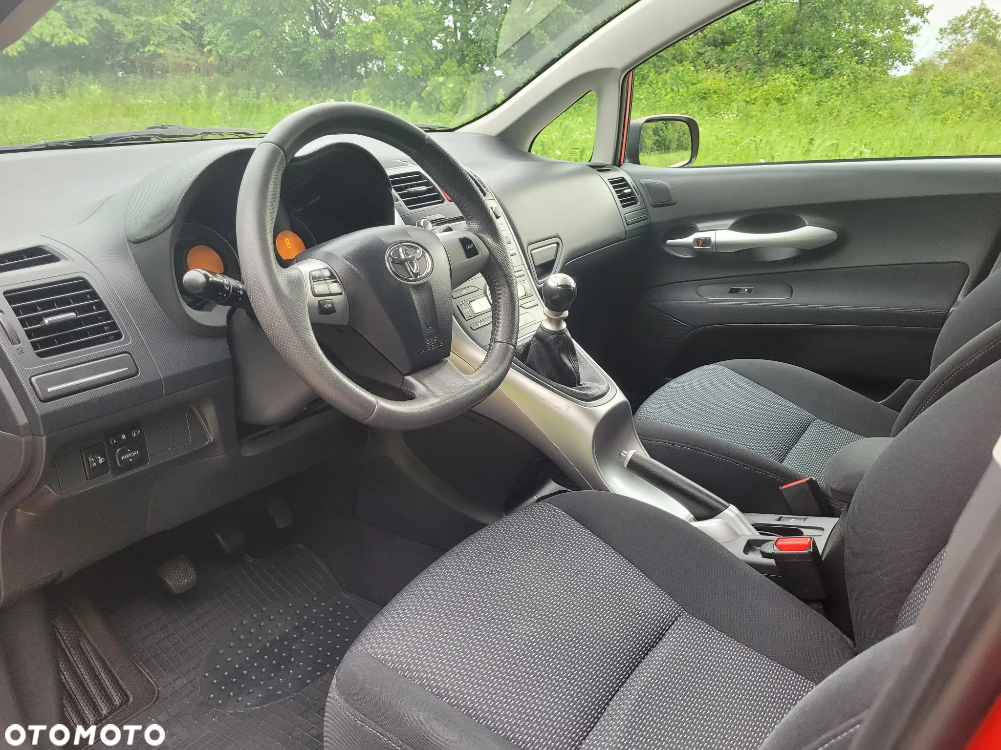 Toyota Auris 1.6 Premium + - 11