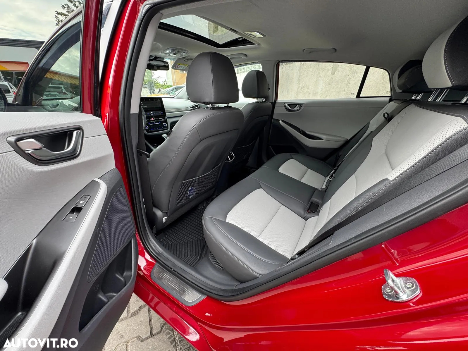 Hyundai IONIQ Plug-in-Hybrid 1.6 GDI Premium - 13