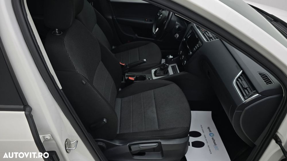 Skoda Octavia 1.6 TDI DSG Ambition - 19