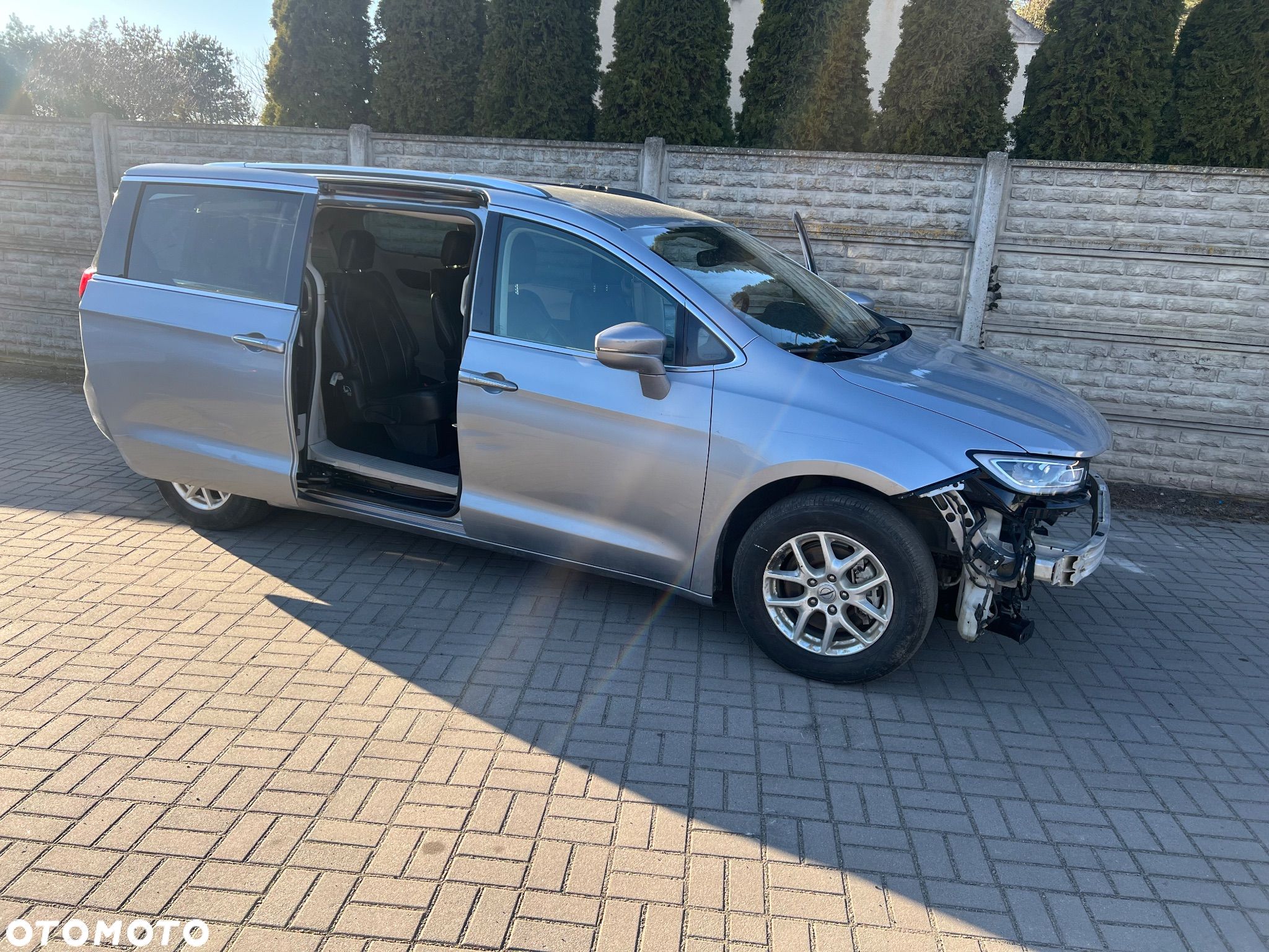 Chrysler Pacifica - 1
